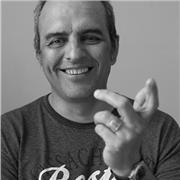 Profesor preparado para enseñar a niños, jóvenes y adultos